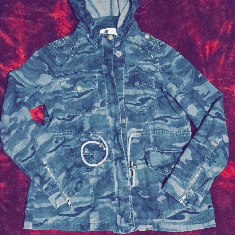 Ladies Green Camo Utility Jacket.